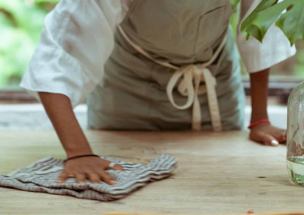 nettoyer table en aluminium